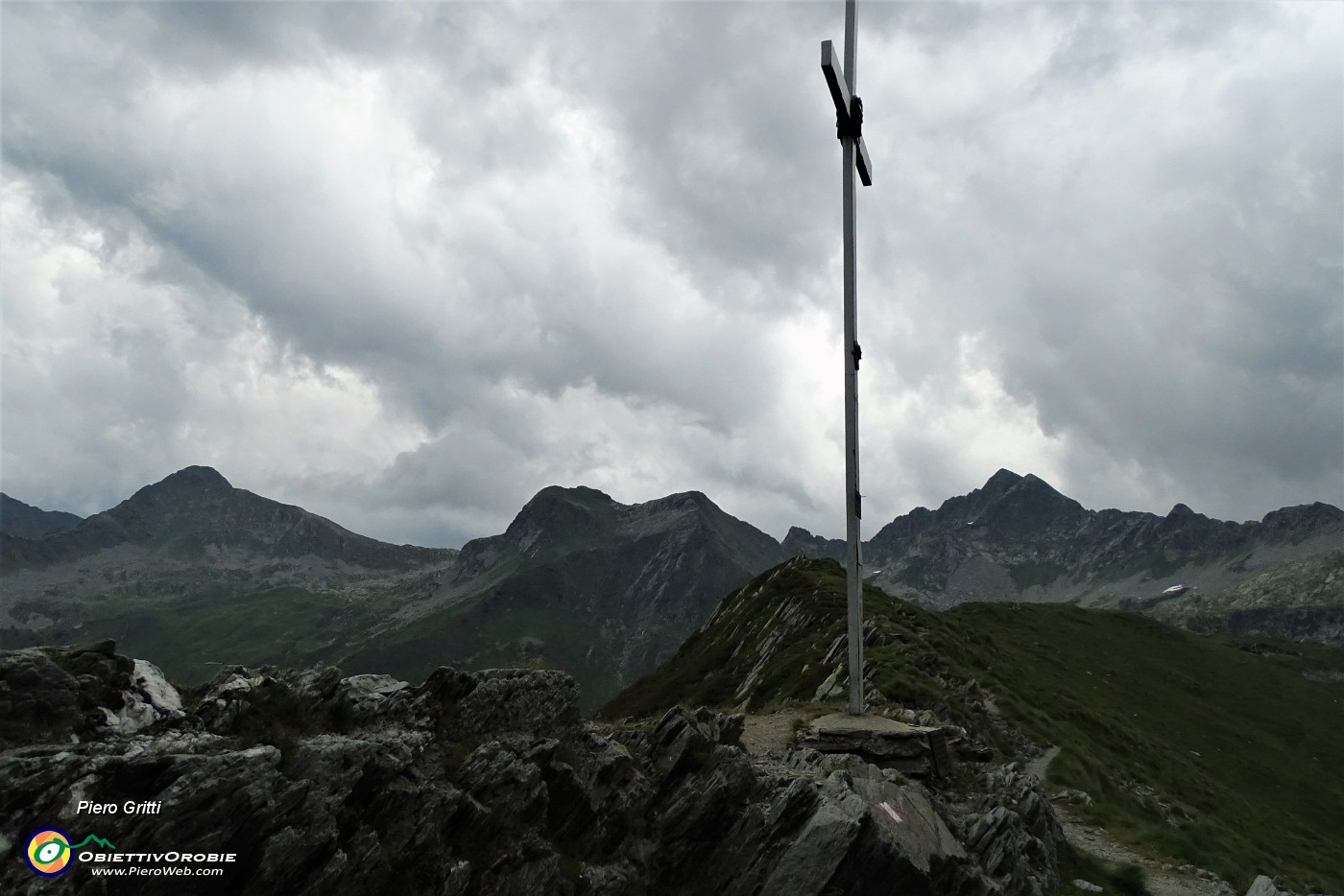 82 Al Passo di Tartano cielo minaccioso...tuona .JPG